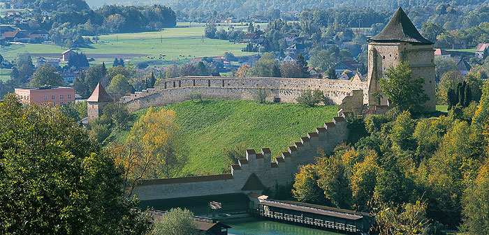 Bild: Außenwerk mit Geschützturm auf dem Eggenberg