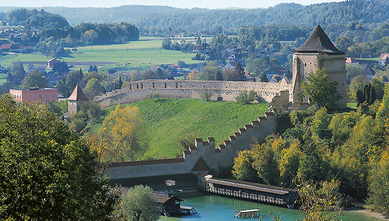 Picture: External fortifications with Artillery Tower on the Eggenberg