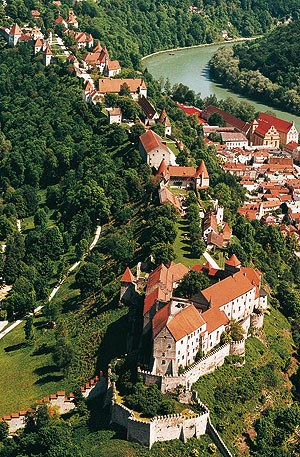 Bild: Luftaufnahme der Burg Burghausen