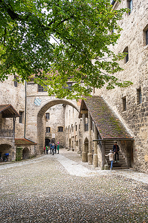 Bild: Innenhof der Hauptburg